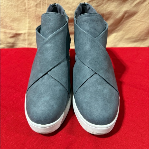 Stylish Women's Blue Ankle Booties - Picture 1 of 9